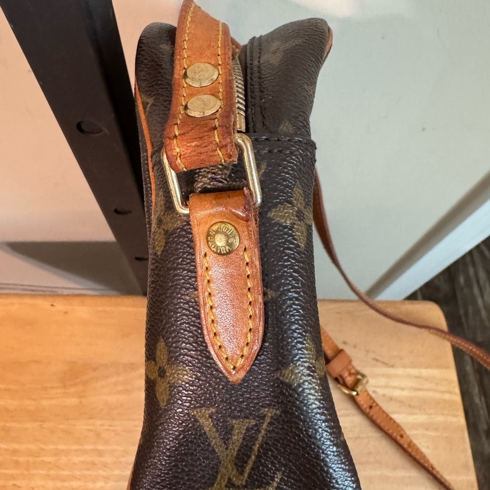 Louis Vuitton Trocadero 26 Monogram Brown Crossbody Bag - Picture 3 of 13
